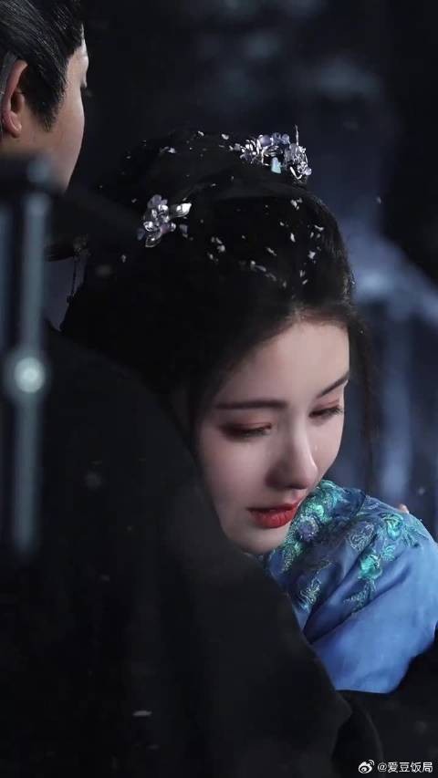 “雪地里相爱，他们说零下已结晶的誓言不会坏”