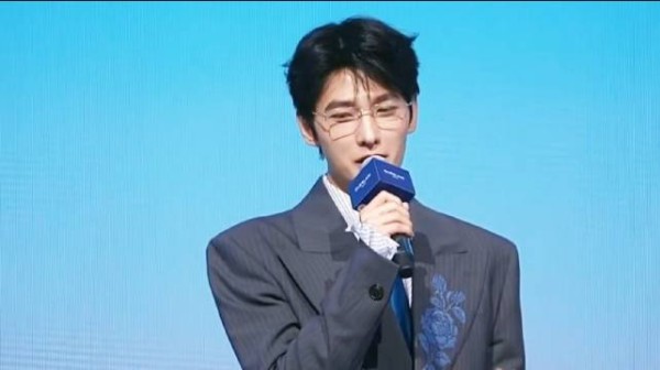杨洋直播全程cut~这个造型梦回于途!