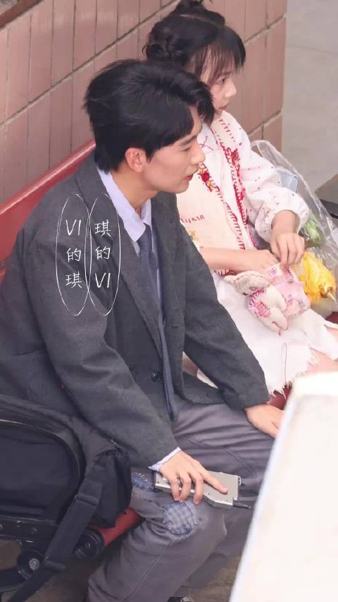 郭麒麟为角色减重80斤,瘦削脱相