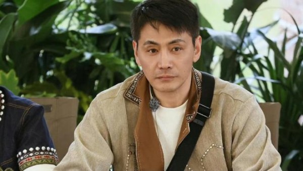 邵兵退赛后,引发网友关注!代表作《让子弹飞》证明邵兵多优秀