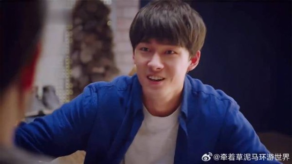 开会主题是繁星,贺灿很阳开心,终于不被批斗了