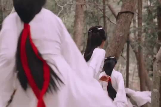 明知道女主是异族却还是帮助她,只因为他知道真相