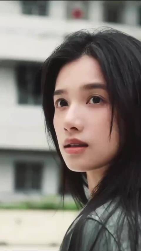 张婧仪地母系骨相,顶光镜头下依旧抗打
