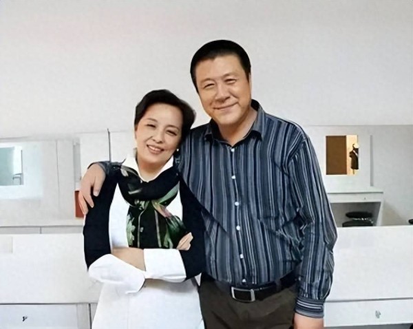 原来他们是夫妻,为爱甘做上门女婿,定居上海,女儿是最大的骄傲