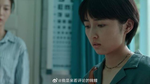 弟弟学校闹事 姐姐生气大怒，不料直接剪破弟弟的皮球
