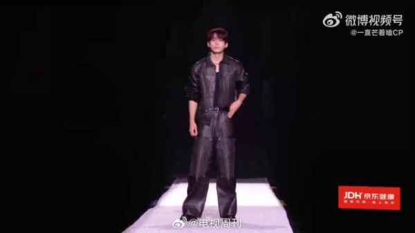 姚琛这个体脂率属实让人感叹,舞台光鲜的背后,全是日复一日的坚持