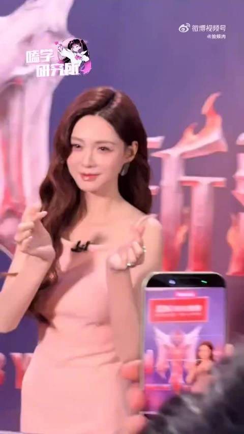 沈梦辰今晚直播这状态真的是太好了好了!丑鞋不鸟它只盯着脸看了!
