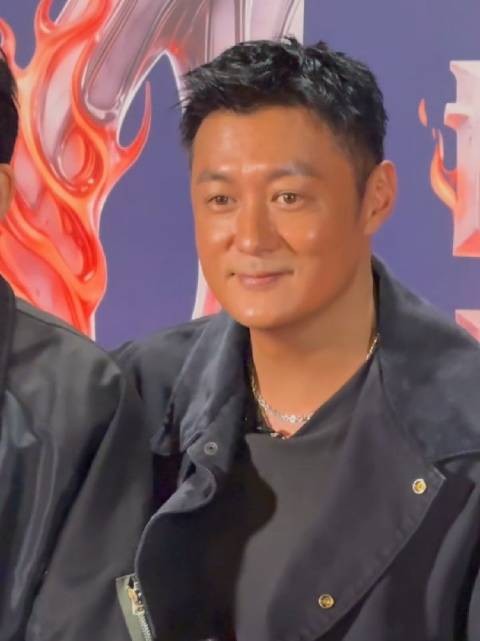 余文乐肤色有点抢镜是怎么回事 肯定很健康!披荆斩棘直播