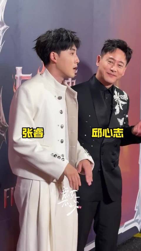 皇阿玛邱心志来披哥送考五阿哥张睿了,两人同框一整个梦回还珠格格!