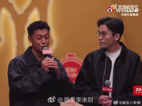 不管肤色如何,敢于站上披哥竞演舞台,这份跨界勇气就值得期待