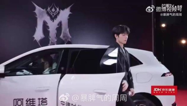 曾辉翻轮胎停不下来，专注力十足挑战名场面
