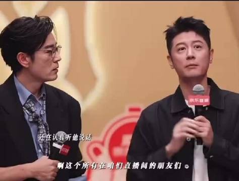 李光洁有种老实人豁出去了的感觉!哈哈哈哈期待本季披哥哥哥能找到心仪的地缝