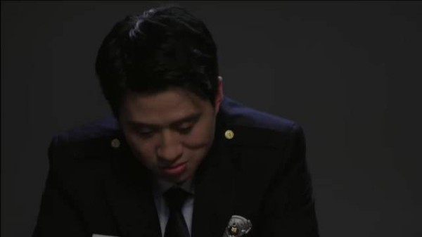 审讯室心理战,她冷静反问反客为主