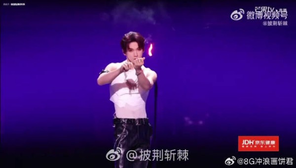 姚琛披荆斩棘直播唱跳兼魔术，全程状态在线