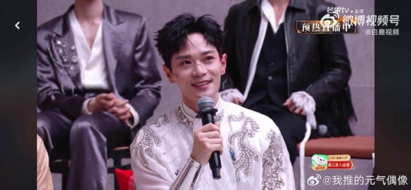 曹骏面对网友玩梗从容接话,八十岁唱跳这个话题,被他回应得很有温度