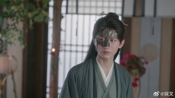 为不暴露身份 李莲花引开众人，自己留下用内力救心上人