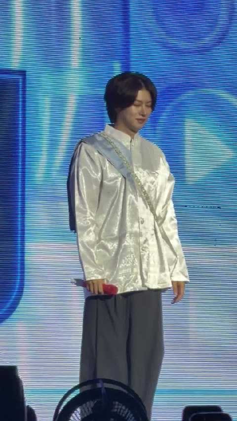 这个飞吻哈哈哈哈 Cr:eidaexoelf