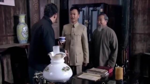 特工儿子回家，父亲用暗号说话，知道管家有问题了