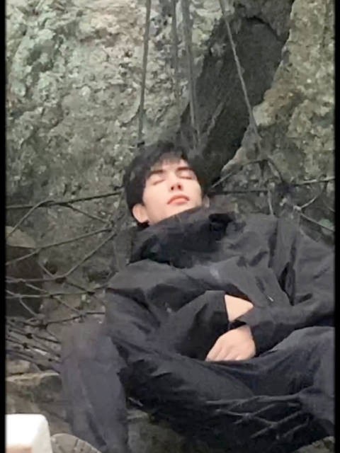 swl 宋威龙陈异 我喜欢你的闪耀 也尊重你的沉默 期待你的远方 也珍惜你的当下