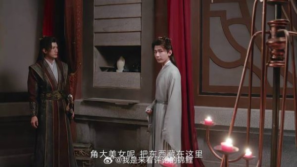 笛飞声和李相夷喝酒叙旧 下秒看到古怪，竟发现自己的刀