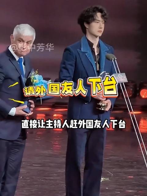 王一博眼神警告,吴京笑里藏刀,刘亦菲不让万茜玩手机