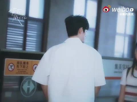 电影版偷偷藏不住男女主线下同框,射箭互动还原甜蜜