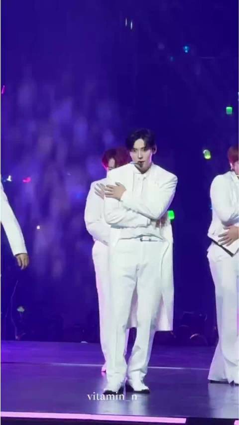 天生优越黄旼炫 260814 KCON LA 饭拍视频一则 vitamin_n0809