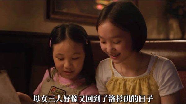 户外防疫登记的瞬间,孩童对生死的惶恐,让少女读懂母亲强撑外表下的脆弱