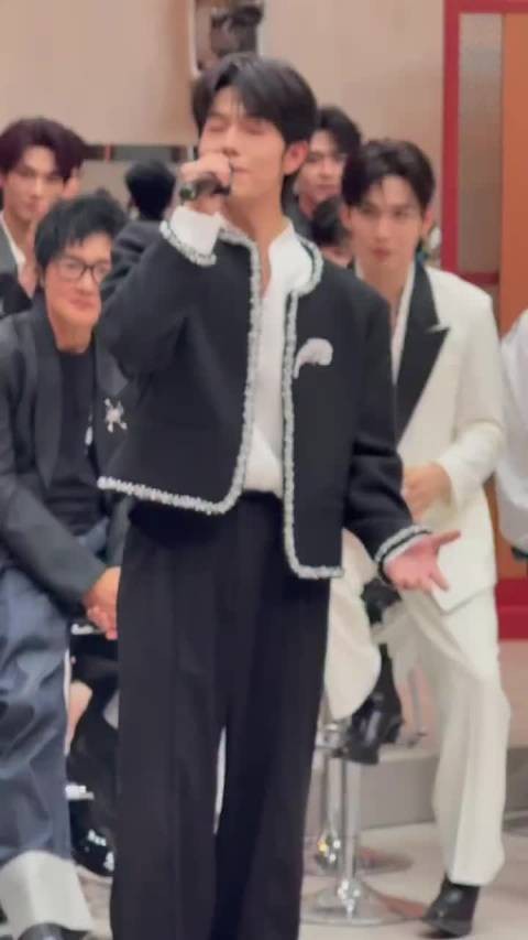 曾辉清唱后孙楠表情从疑惑到震惊，这首歌能唱成这样