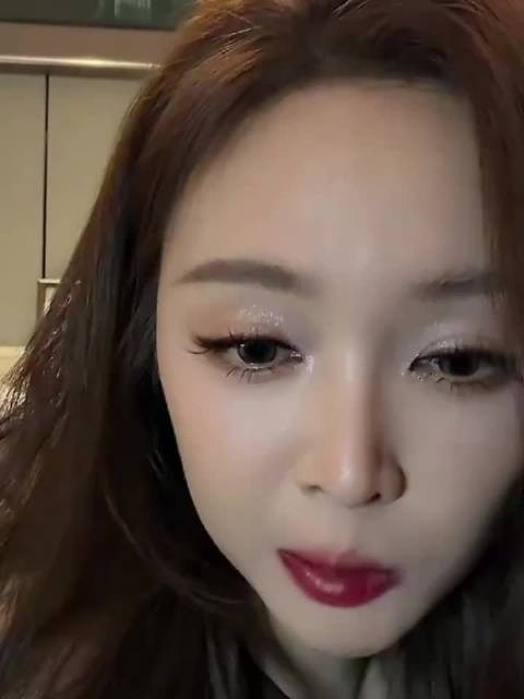 吴宣仪戴美瞳都这么美