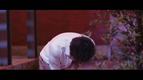 男子跪地求饶后系死结吊起劫匪,反转既好哭又好笑