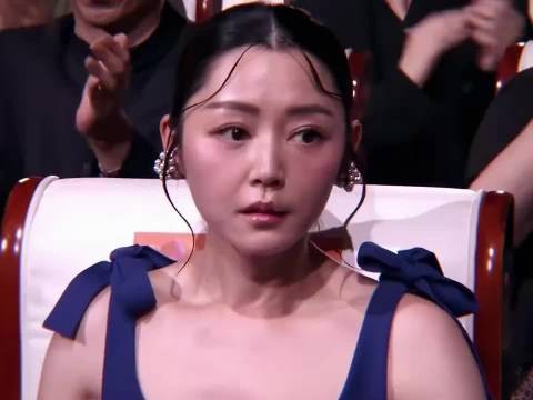 卫诗雅大器晚成,四十多岁获奖谦卑有礼