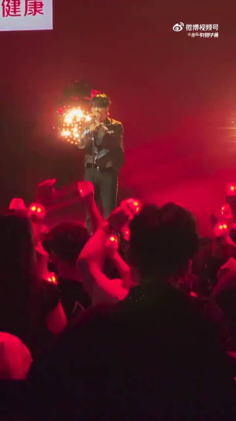 王赫野披荆斩棘直播选复古公路风,高音爆发力拉满