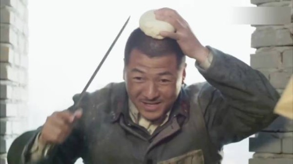 男人仅凭一己之力就消灭了一群鬼子
