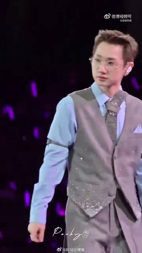 汪苏泷演唱会现场小发雷霆,控台未及时撤走遭训斥