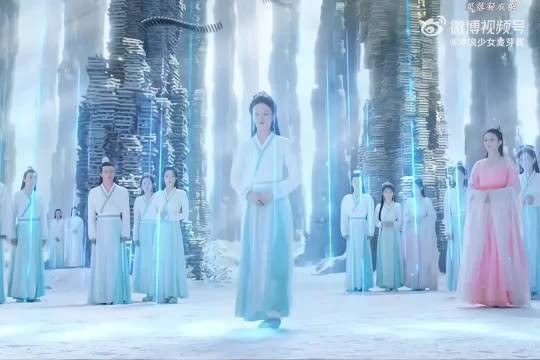 绿茶女瞧不起女主容貌公然挑衅,结果女主下秒惊现绝世容貌!