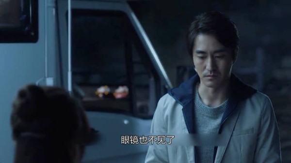 三十而已:陈屿千里追妻笑料百出,夫妻俩成功复婚,怎么看他俩复婚这个行为