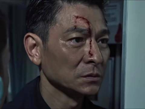 刘德华宝刀未老,与死神擦肩而过,万米高空与匪徒搏斗