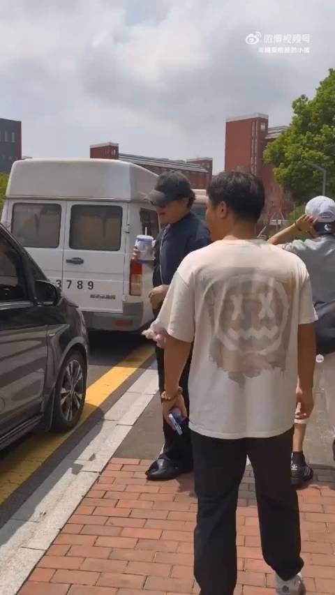 张康乐已正式进组现偶《逐夏》,8.18宁波开机,这次化身清冷理科天才迟曜…
