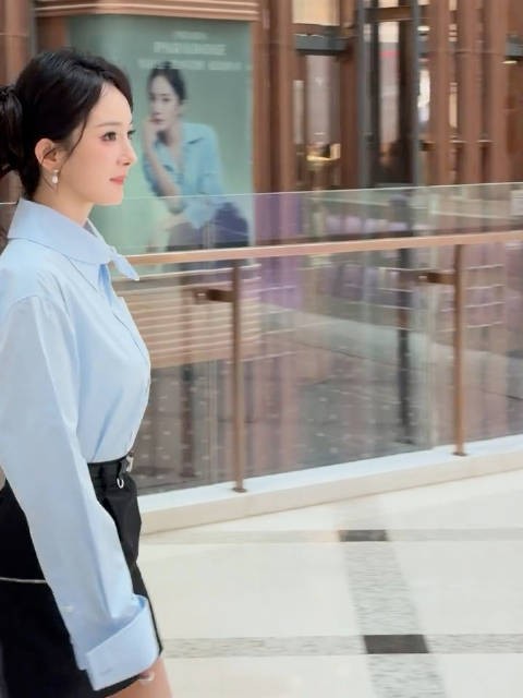 杨幂出场感受全场的欢呼声！好美好美