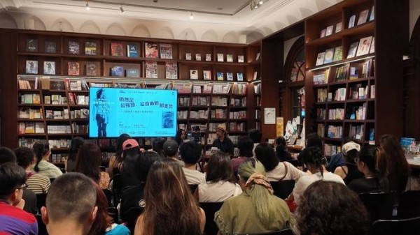 那支飞向永恒的箭:时隔十八年,重读《此地无人生还》