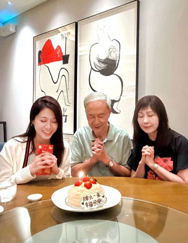TVB老戏骨夫妻齐庆生,剧中女儿乱入,婚后曾一起熬过罕见病