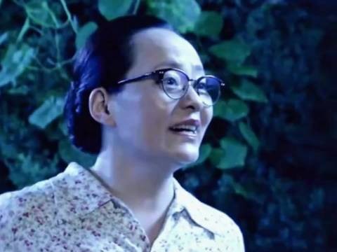 女特务没想到只是个夜跑,却暴露了身份