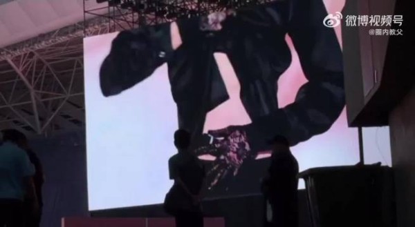 陈奕恒舞台展露腹肌,气场蜕变尽显男性张力