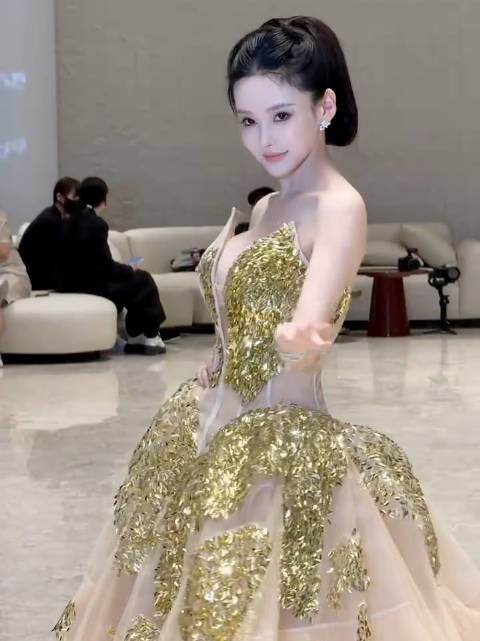 秦泽文,万国小姐全明星赛中国代表,斩获四冠