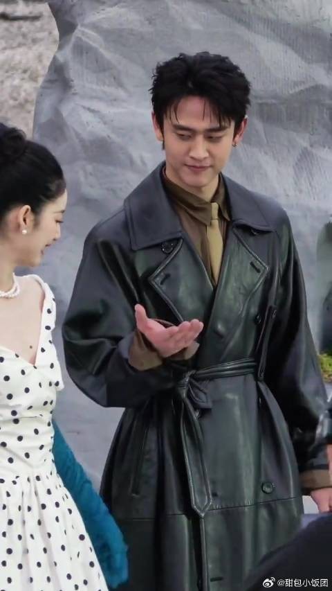 当我大声呐喊牵手后就会得到这一幕!明星现场