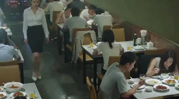 女友：瞧你这样，回家穿给你看