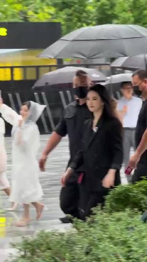 手机根本拍不出刘亦菲的美，至今不知道神仙姐姐真人得多美
