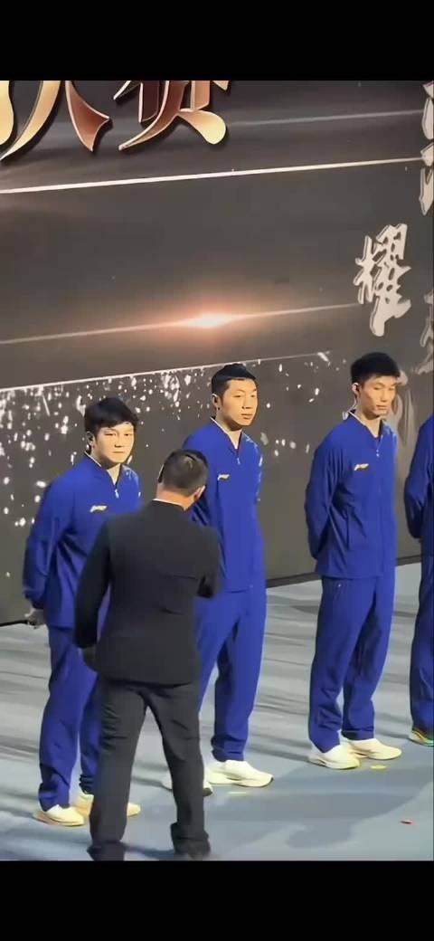 许昕：他是看不到我吗？区别对待啊