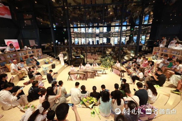 山海相守,时光永恒!鲁渝新人在时光塔上聆听“爱的永恒”音乐会